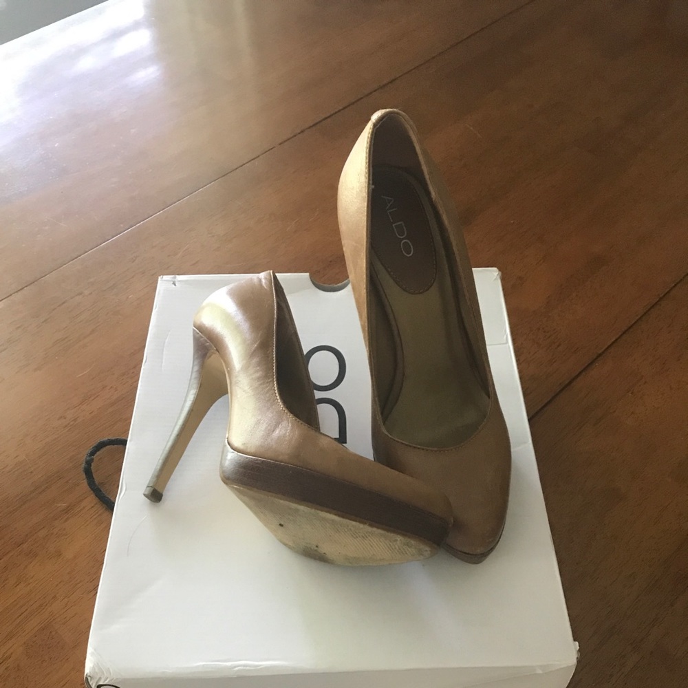 Congnac size 39 (fits more like 7) Aldo heels